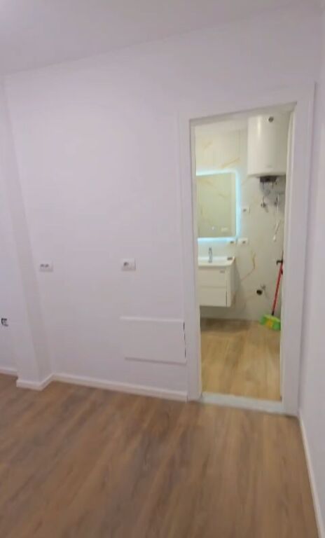 Shitet Apartament 1+1 Rr Ali Demi! (Ngjitur me shkollen 1-Maj)!