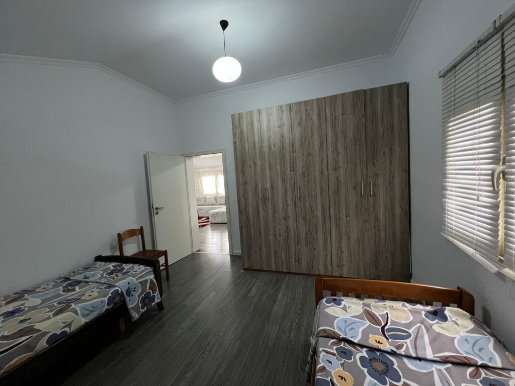 APARTAMENT ME QERA 2+1 QYTET STUDENTI 50.000 LEKE