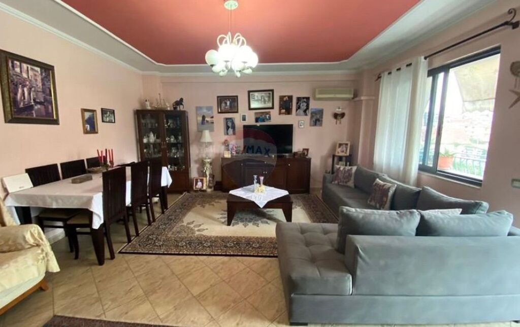 Apartament - Për Shitje - Tregu Elektrik I Ri, TiranëID: 530181098-76