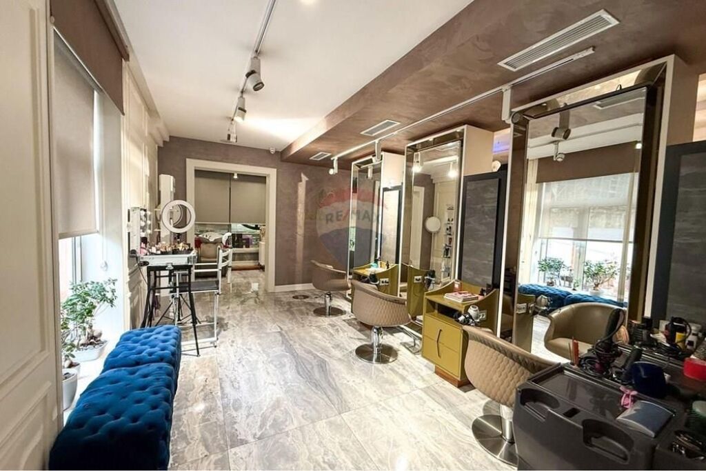 Biznes Estetik në Shitje në Zemër të Bllokut