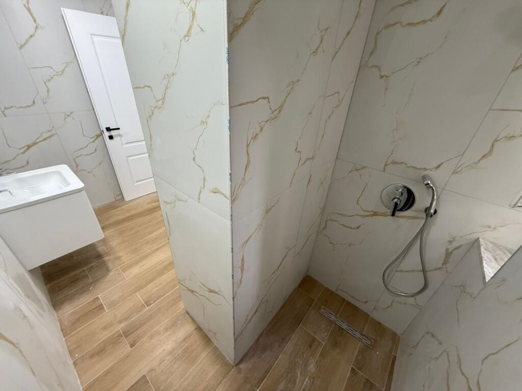 🏡 Apartment 1+1 for Sale – Ali Demi Street  📍 Location: Ali Demi St., next to the “1 Maj” school💶 Price: 137,000 €