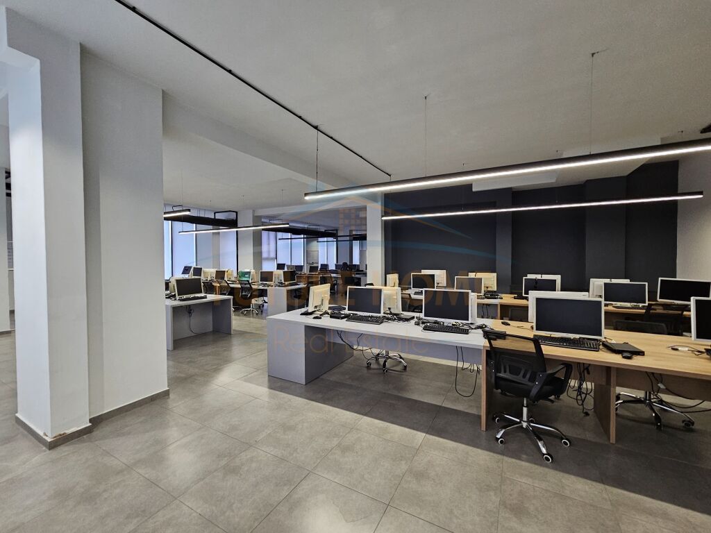 In affitto, Locale Commerciale, Nuovo Anello.