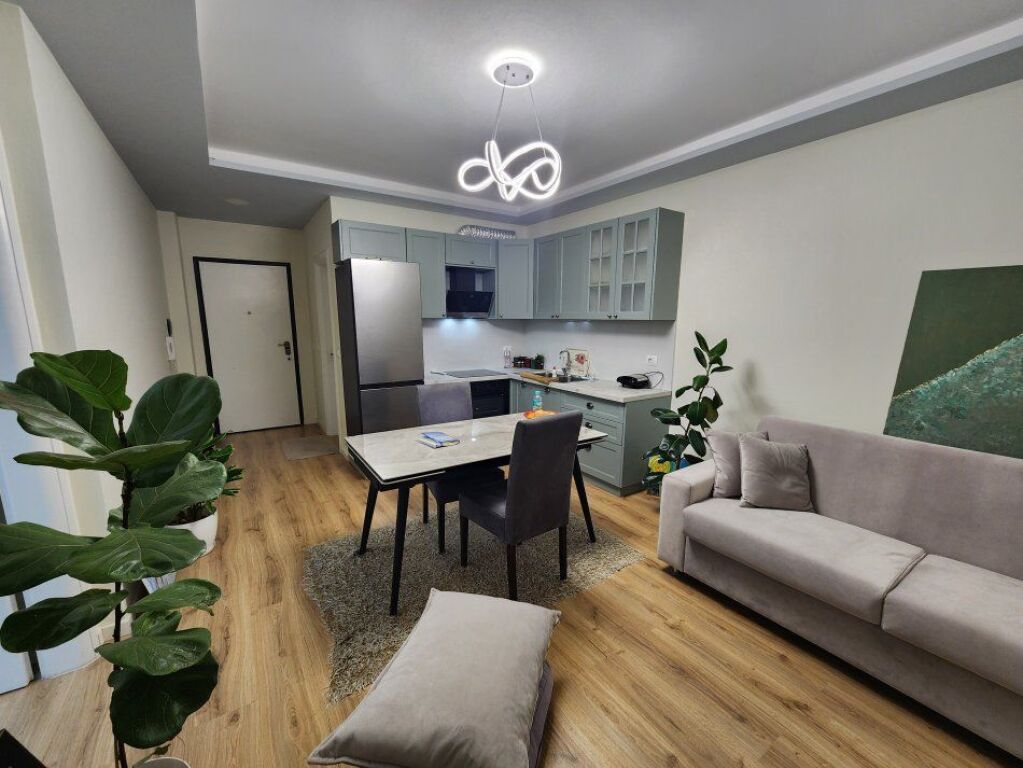 APARTAMENT ME QERA 1+1 FRESK 550 EURO