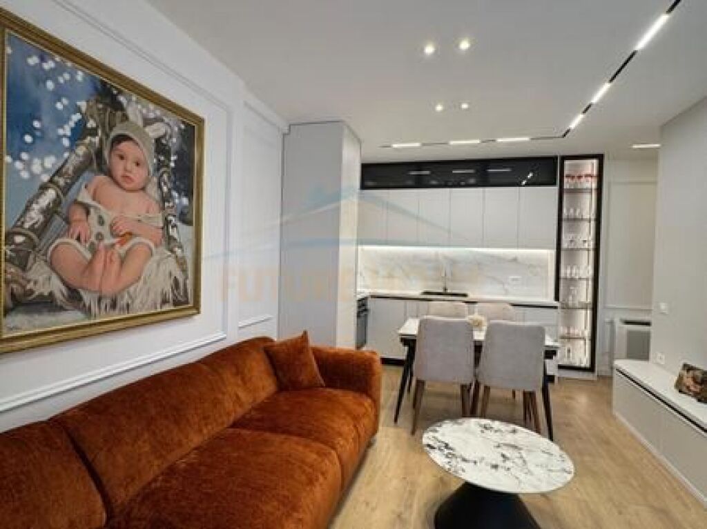 Shitet Apartament 2+1 dhe Gasoniere, Bulevardi Migjeni, Kompleksi Molla.