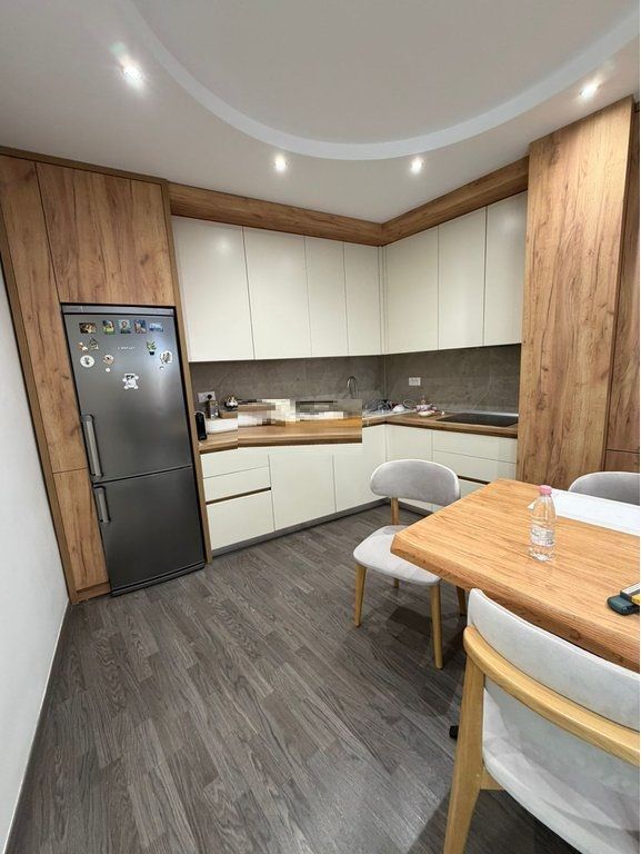 Appartamento 3+2+2 in Via Besim Alla