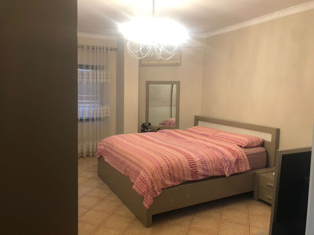 Shitet apartament  2+1+2+depo tek Kompleksi Usluga, Perballe Spakut!