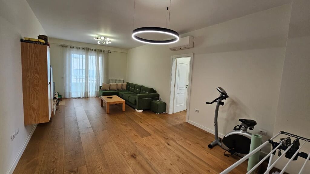 Apartament 2+1+2+Verande per Shitje, Kinostudio, perballe Ministrise se Kultures!