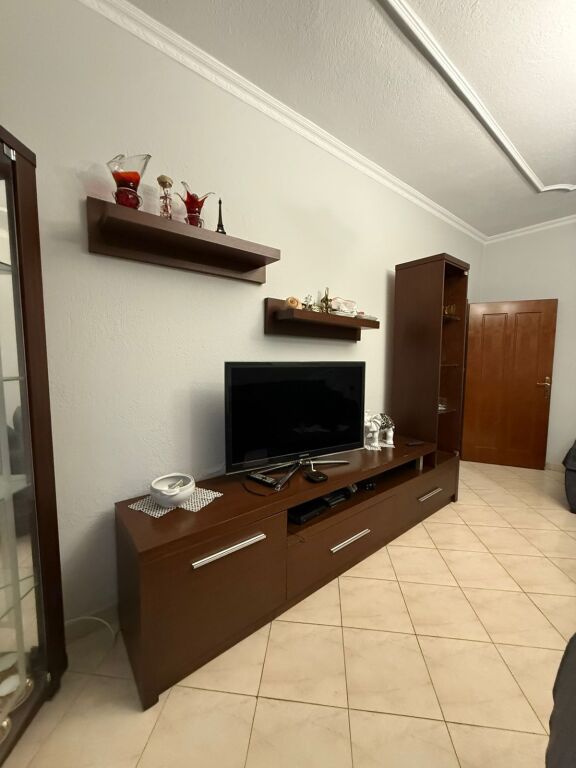 🏡Japim me qera Kati i 2-të i një vile – mbrapa Spitalit Ushtarak ✨