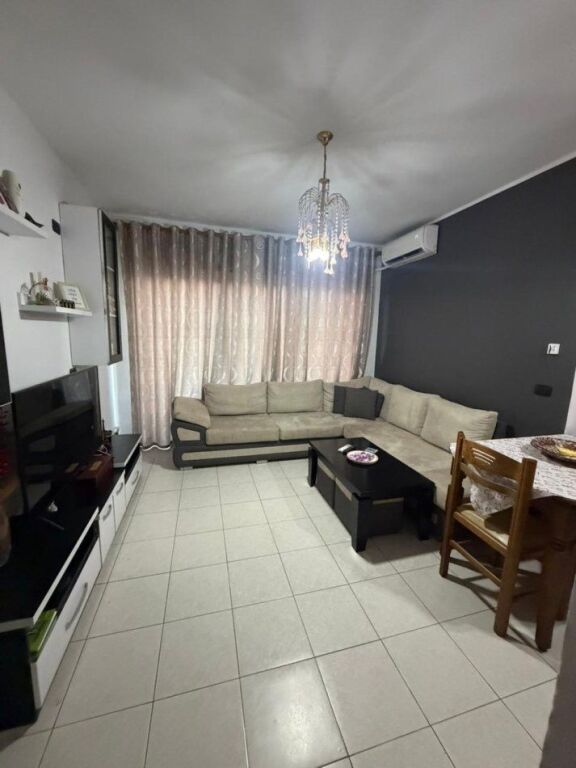 Jepet Me Qera Apartament 1+1+1 Ballkon