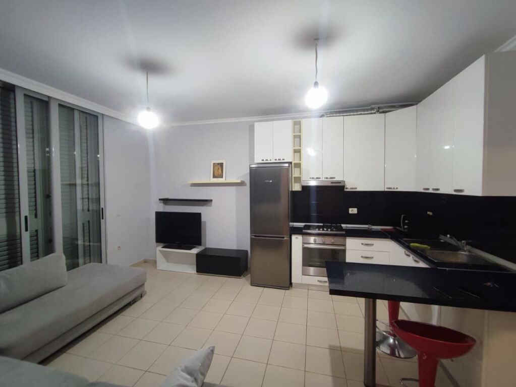 Apartament Me Qera:1+1 + Ballkon + P.Parkimi ||  ( 📍Liqeni Artificial - Afër Kopshtit Zologjik ) K2, Pllt || 600€/Muaj