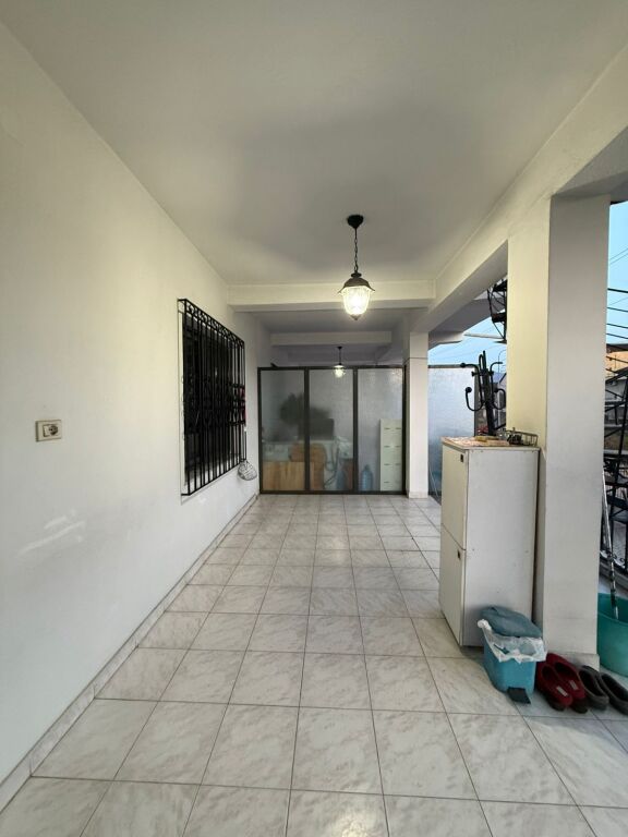 🏡Japim me qera Kati i 2-të i një vile – mbrapa Spitalit Ushtarak ✨