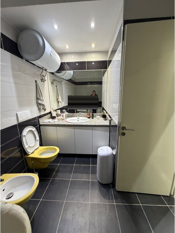 Appartamento 3+2+2 in Via Besim Alla