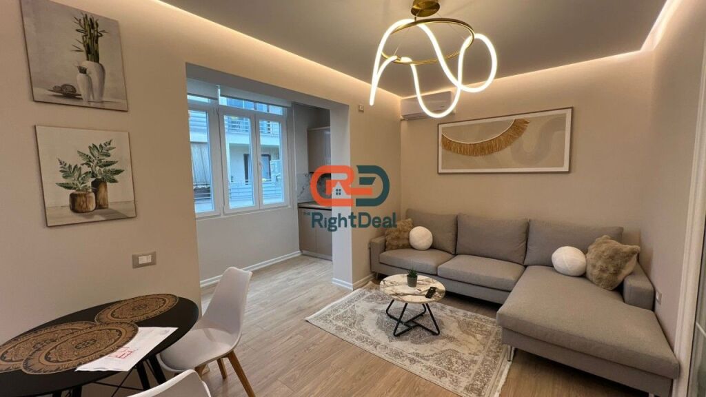 Ne Rrugen E Barrikadave ,Shitet Apartament 1+1 Ideal Per Investim!!