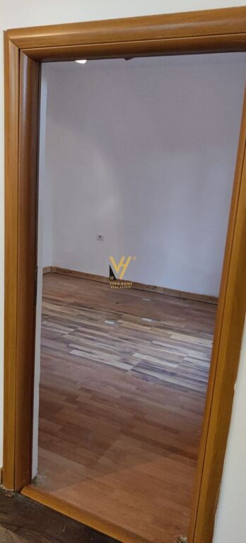 JEPET APARTAMENT 2+1+ANEKS ME QERA TE BULEVARDI RI 45.000 LEKE