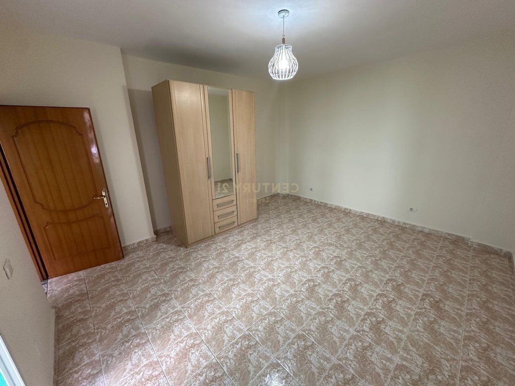 ULET CMIMI PER QIRA APARTAMENT/ ZYRE 3+1+2 – PALLATET ARABE, KRISTAL CENTER (KOMUNA E PARISIT)