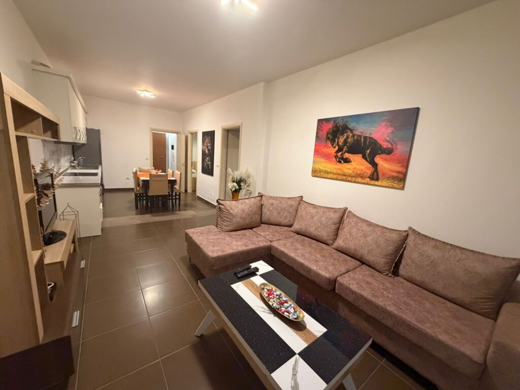 For rent 2+2+parking furnished dry lake 649 eu