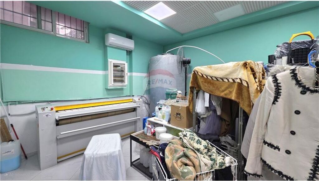 Në SHITJE – Dyqan &amp; Biznes Aktiv Lavanderie / Pastrim Kimik në Vlorë