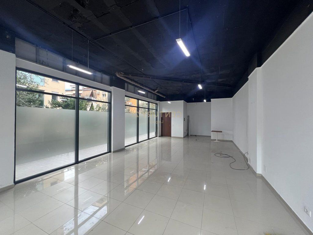 Viene data in affitto un'unità di servizio a Fresk