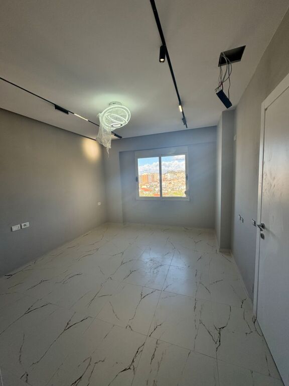 FOR SALE APARTMENT 2+2 – LUNGOMARE, VLORË