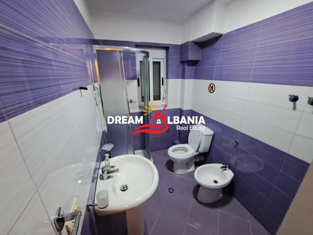 Ambient Biznesi/Zyre ne Shitje ne Zonen e Myslym Shyrit, prane Someg (ID 4161111)