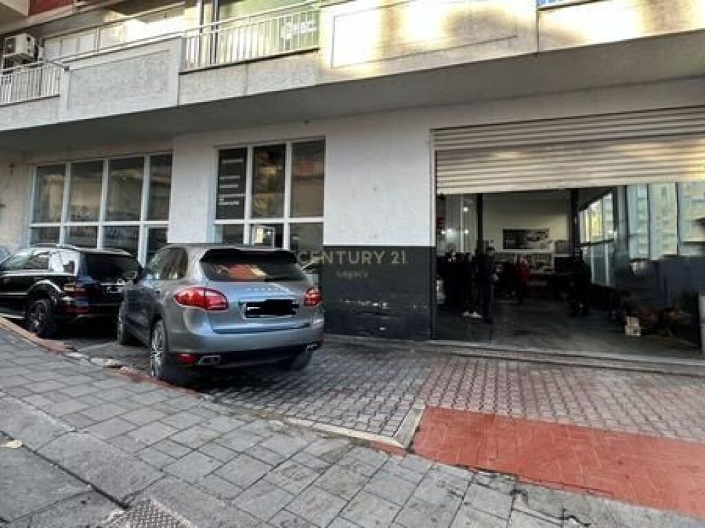 Shitet ose jepet me qera Ambient Komercial – Kati 0 Prane Selites.