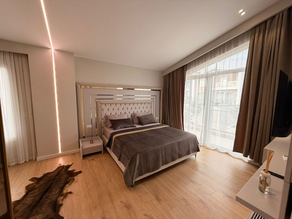 JEPET VILE ME PISHINE TEK REZIDENCA ELYSIUM NE MJULL BATHORE !!