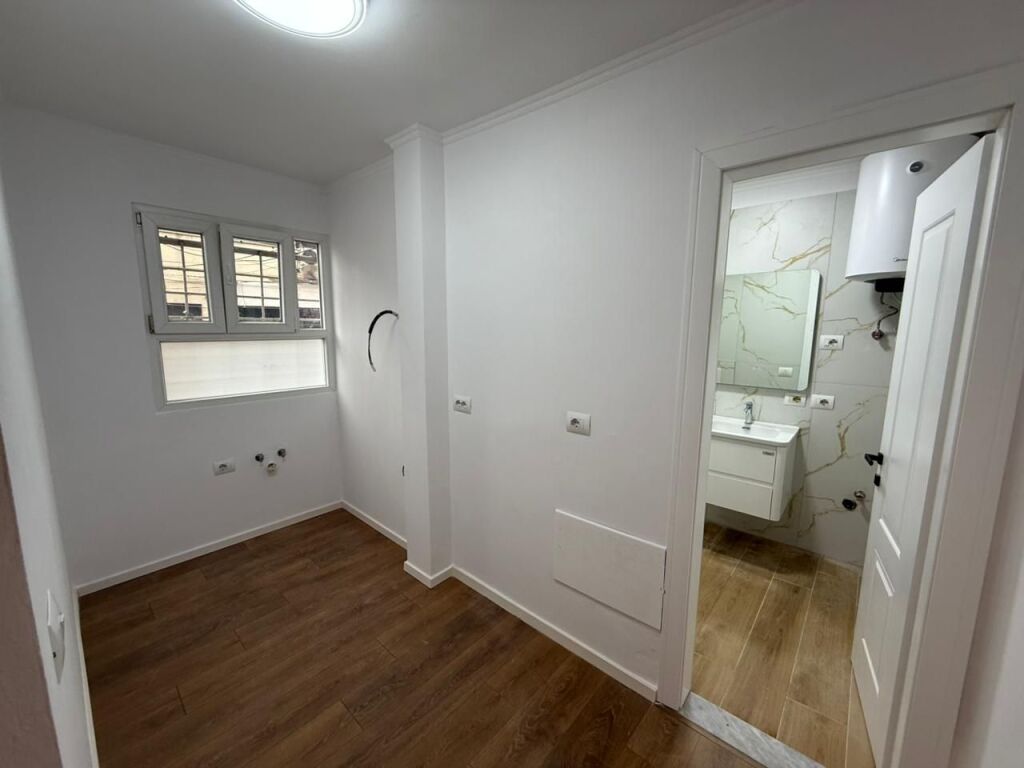 🏡 Apartment 1+1 for Sale – Ali Demi Street  📍 Location: Ali Demi St., next to the “1 Maj” school💶 Price: 137,000 €