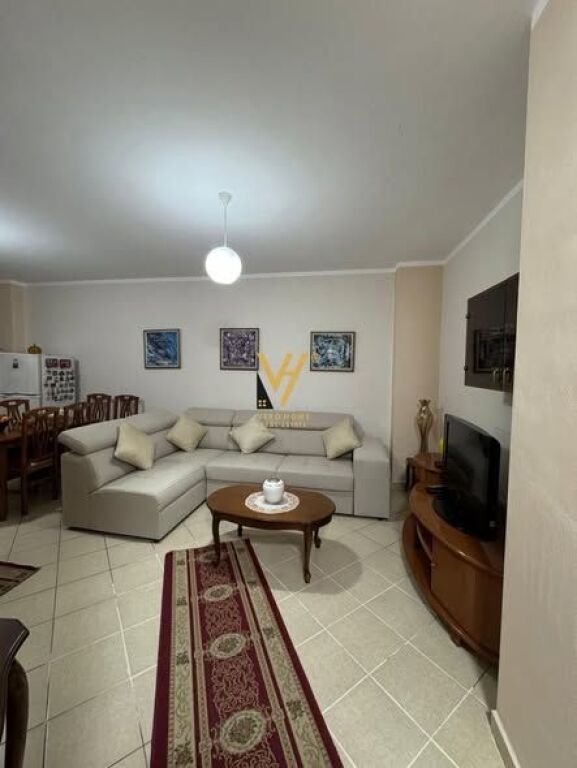 JEPET APARTAMENT 2+1+BLK ME QERA TE KRISTAL CENTER 65.000 LEKE