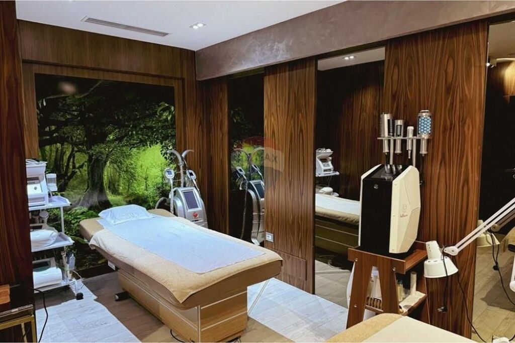 Biznes Estetik në Shitje në Zemër të Bllokut