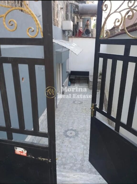 Qera | Ambjent Biznesi | Shkolla e Bashkuar | 400 €/muaj