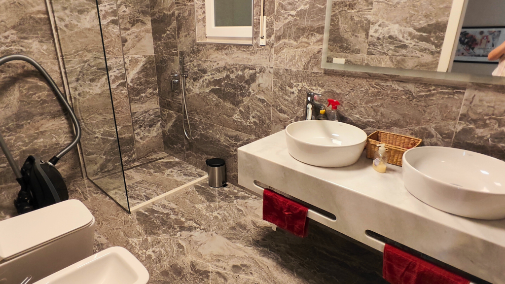 Tek Liqeni Farkes Shitet Vile Me Çmim OKAZION, Vetem 1580 Euro/m²