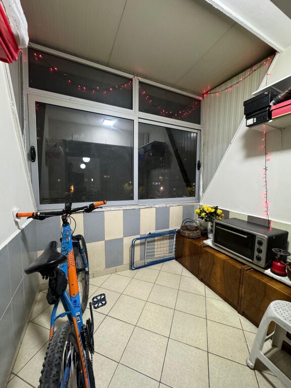 Jepet me qira 2+1 Komuna e Parisit rr.Robert Shvarc 650 mije leke