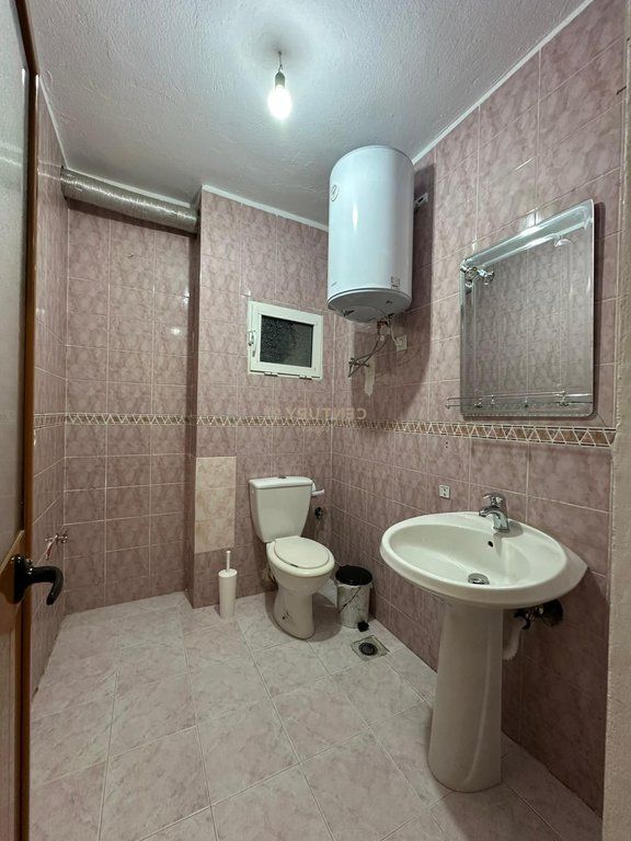 ULET CMIMI PER QIRA APARTAMENT/ ZYRE 3+1+2 – PALLATET ARABE, KRISTAL CENTER (KOMUNA E PARISIT)