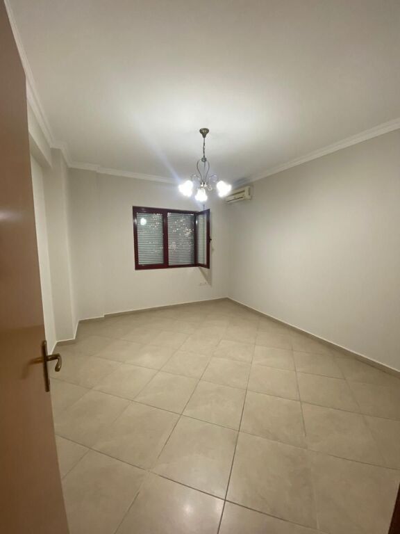 🏢 Jepet me qira ambient zyre – Rruga e Kavajës