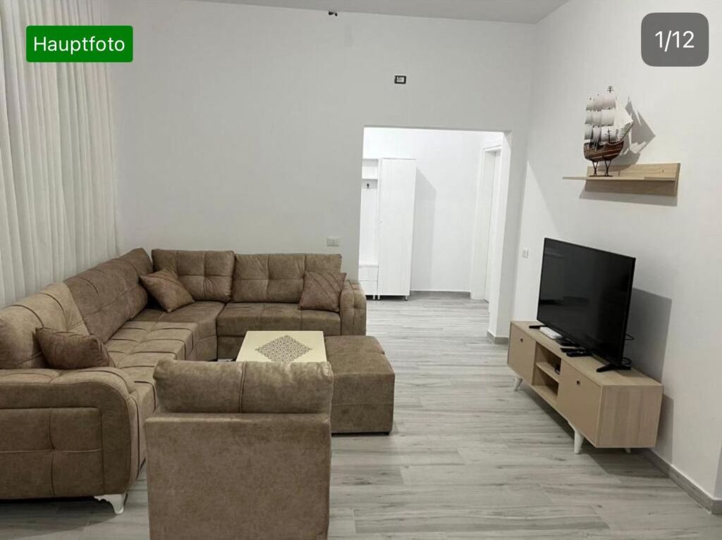 Jepet me qira kati i dytë i një shtëpie private, i ndodhur në zonën Ish-Kënetë.