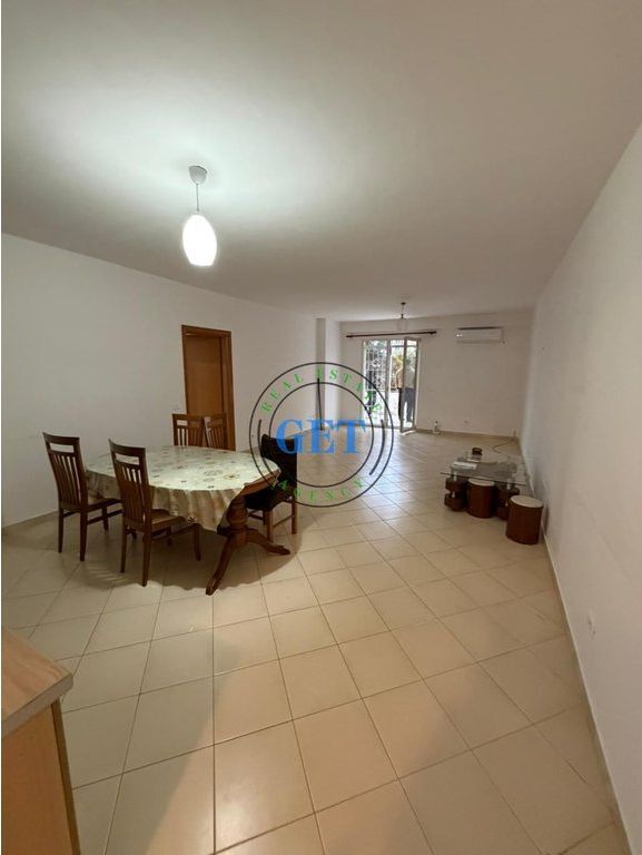 Jepet me Qira , Apartament 2+1, Pallati i Sportit, Durrës