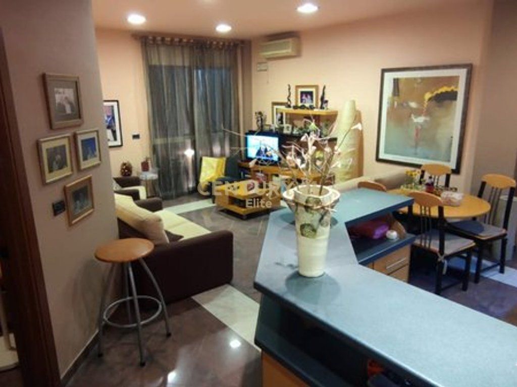 Jepet me qira apartament 2+1 ne Rrugen MYSLYM SHYRI, prane Drejtorise se Policise Tirane 750 € /Muaj