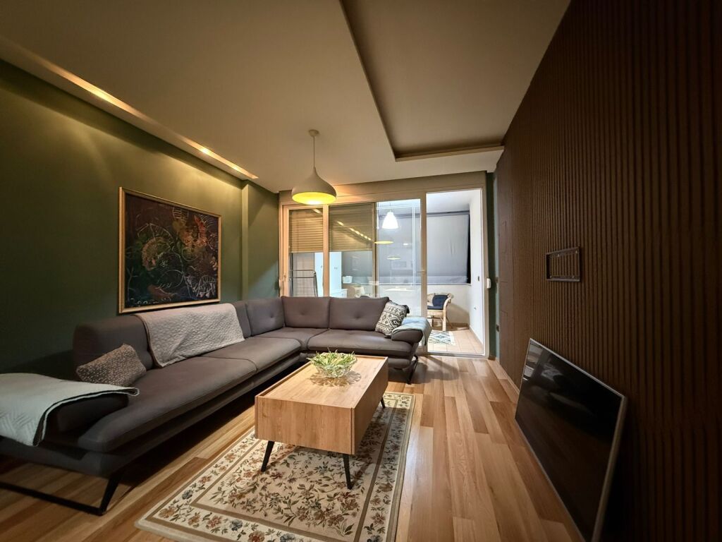 Jepet me qera 2+1, Ish Ekspozita 850€