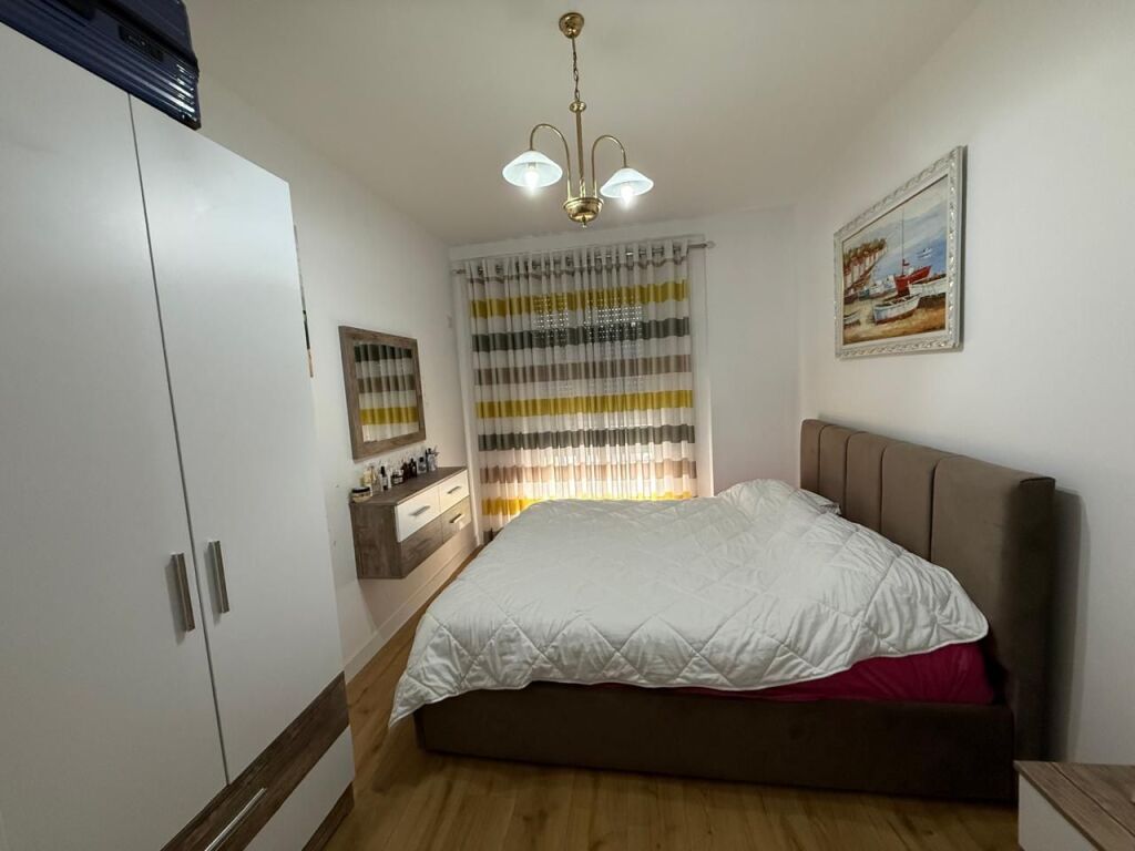 Jepet me qera 2+ 1 me post parkimi 650 💶