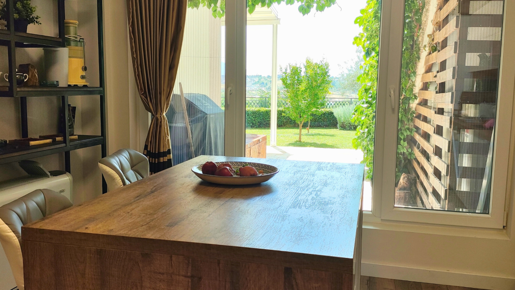 Tek Liqeni Farkes Shitet Vile Me Çmim OKAZION, Vetem 1580 Euro/m²