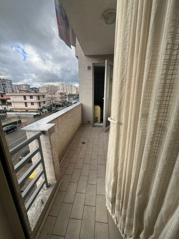 2+1 Me Qera, Astir, Vila L, Mobilim Modern