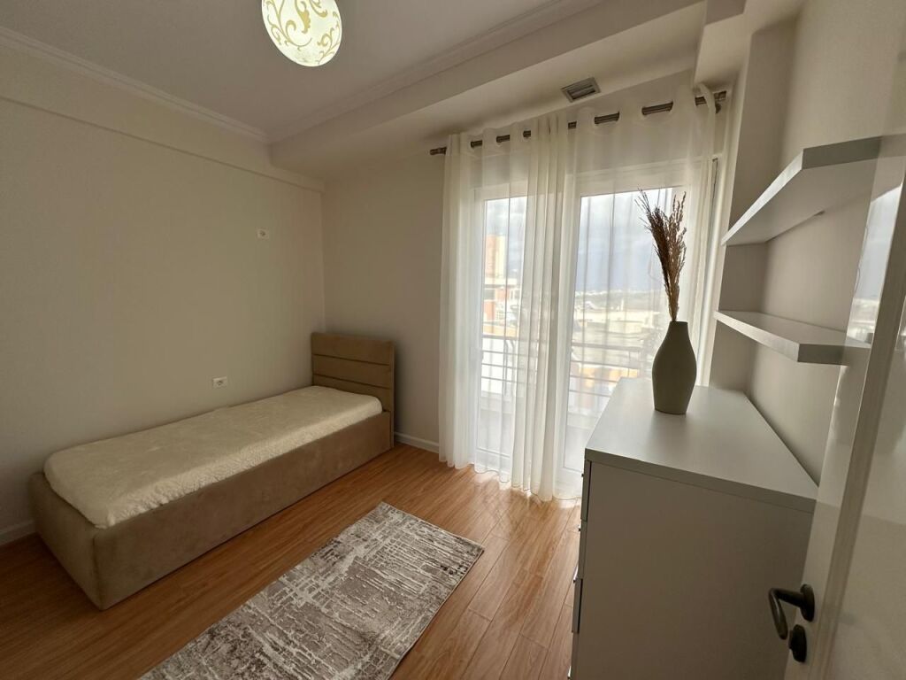 Apartament per shitje - Liqeni i Thate