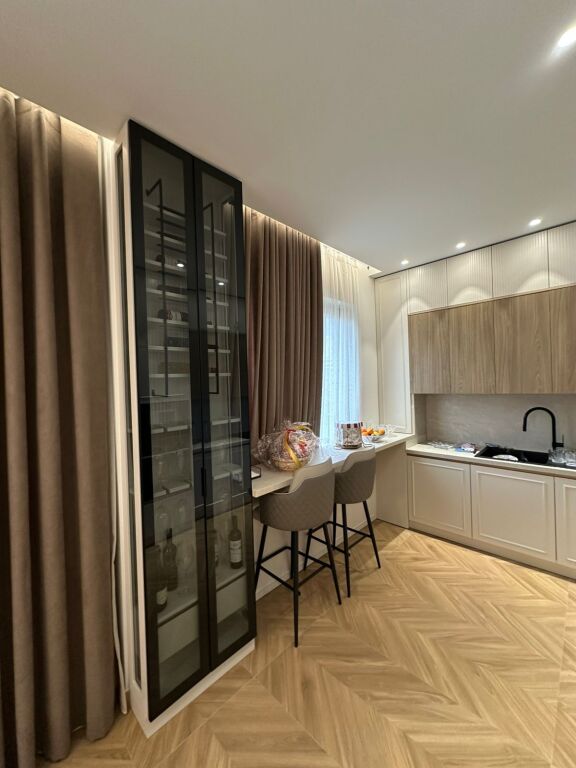 🏡 Vilë Rezidenciale – Vile Roses, Farkë