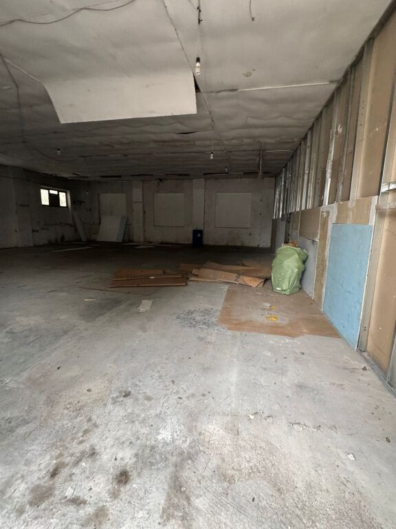 WAREHOUSES FOR RENT 190 M2 KOMBINAT 67,000 LEKE