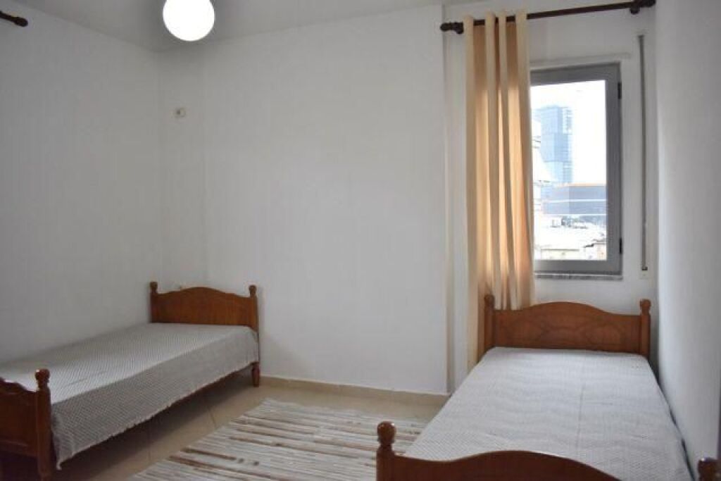 Apartament 2+1 per qira tek Rruga Mine Peza.