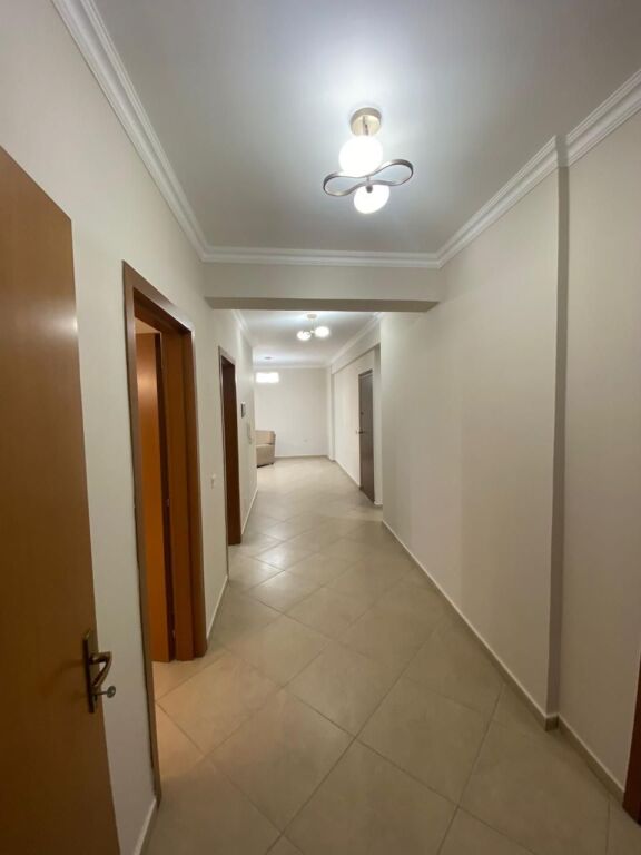 🏢 Jepet me qira ambient zyre – Rruga e Kavajës