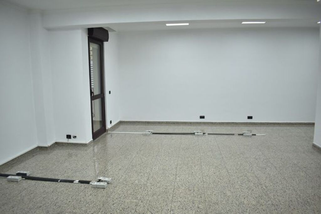 OFFICE FOR RENT 150 M2 CENTER 2000 EURO