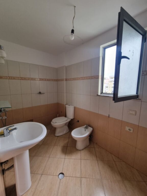 EKSKLUZIVE!!! Shitet  Apartament 1+1, Rreth rrotullimi Freskut.