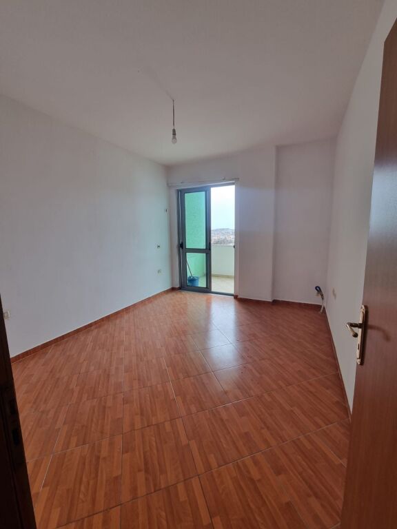 EKSKLUZIVE!!! Shitet  Apartament 1+1, Rreth rrotullimi Freskut.