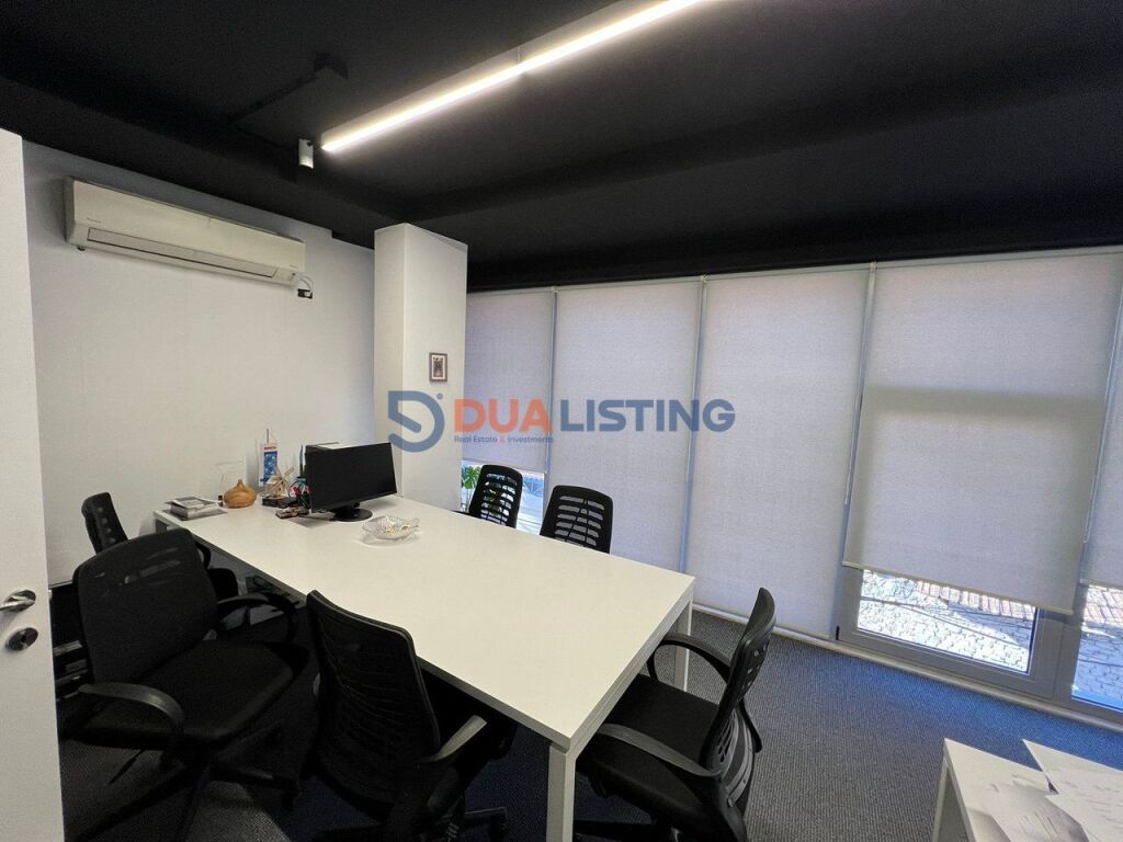 Locale ufficio in affitto a Pazari Ri, Tirana.